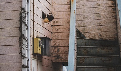 傾いている中古住宅を購入してしまった場合の対処法